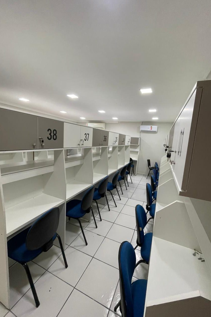 Armario sala de estudos-BncTIye_