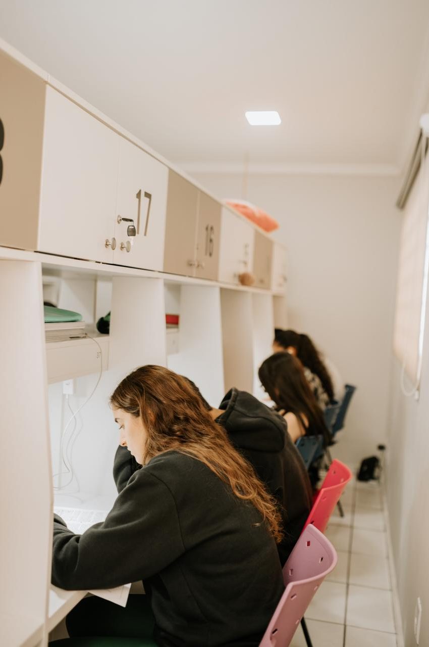 Sala de estudos cheia 2-Cc7EyhUO